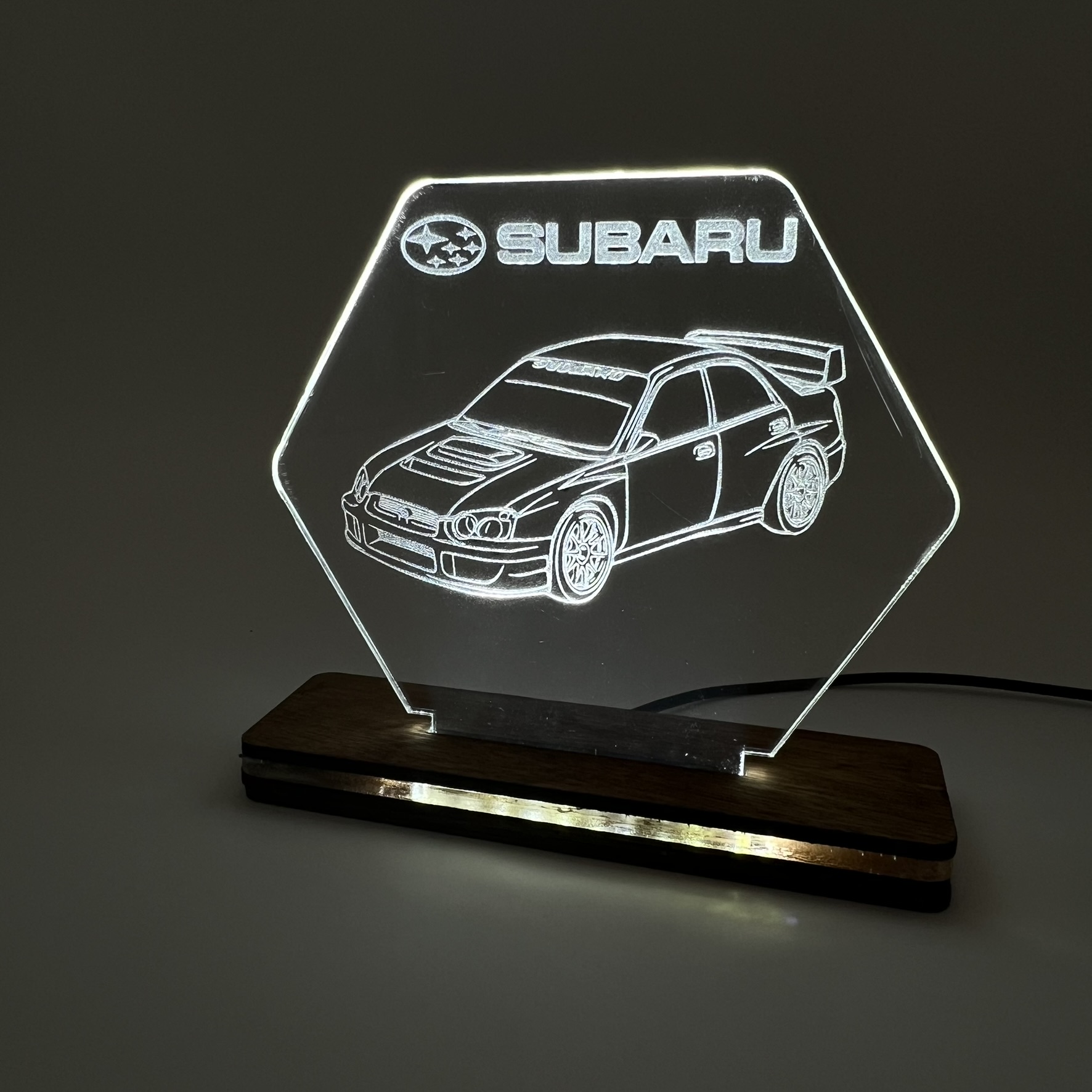 3D LED Φωτιστικό «Subaru» – Custom Ξύλινη Βάση