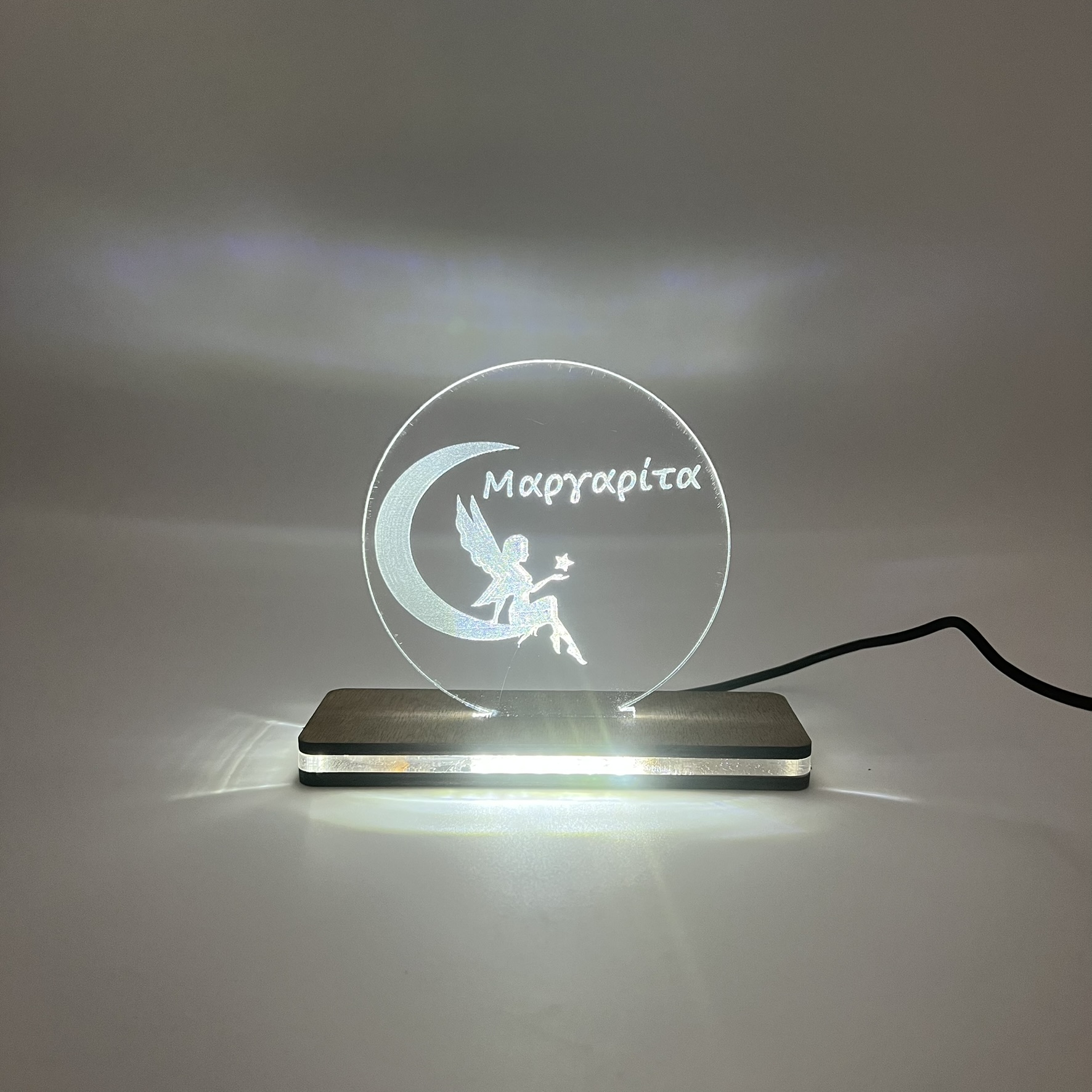 3D LED Φωτιστικό «Νεράιδα & Φεγγάρι» – Προσωποποιημένο με Custom Ξύλινη Βάση - Image 2