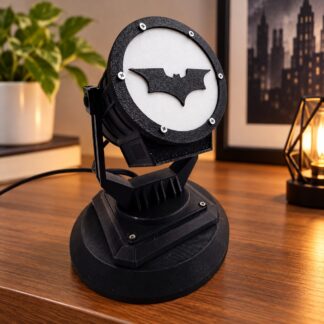 Μαύρο 3D Printed φωτιστικό Batman Bat-Signal με λευκή κυκλική πρόσοψη, σύμβολο νυχτερίδας και επιτραπέζια βάση
