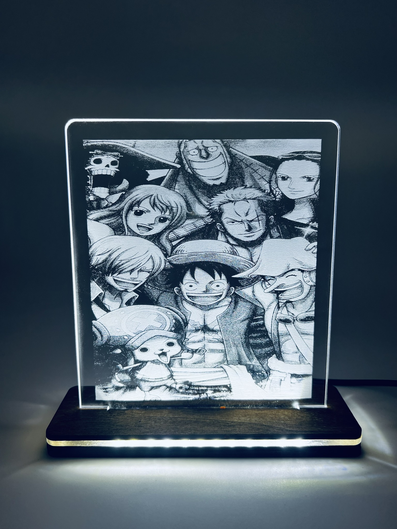 Φωτιστικό LED One Piece Straw Hat Crew με χάραξη σε πλεξιγκλάς