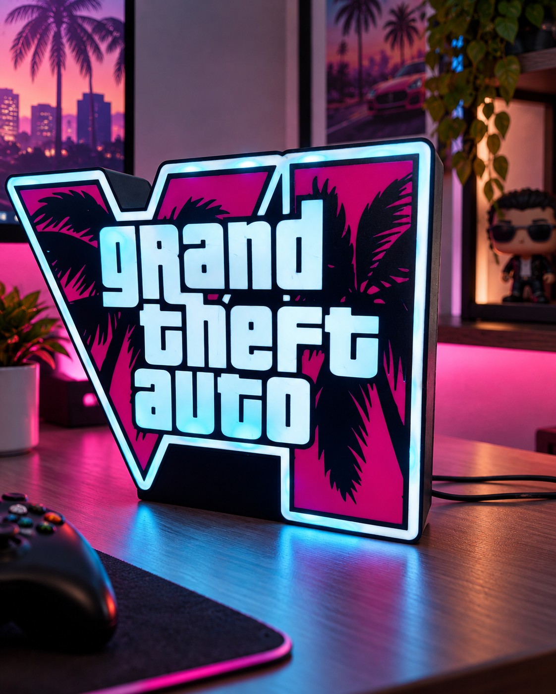 Φωτιστικό LED Grand Theft Auto V από PLA με ροζ και μαύρο σχέδιο και γαλάζιο φωτισμό USB.